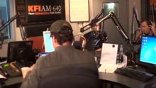 Peter 'Doublelift' Peng 和 Travis Gafford 出现在 KFI AM-640 片段中